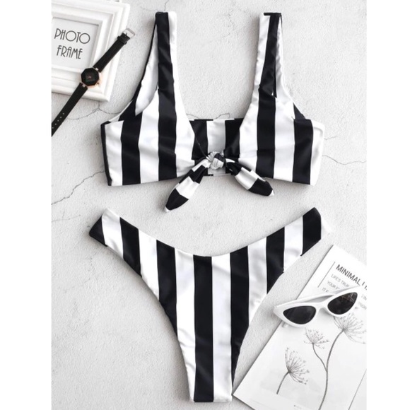 Bikini - Picture 2 of 4